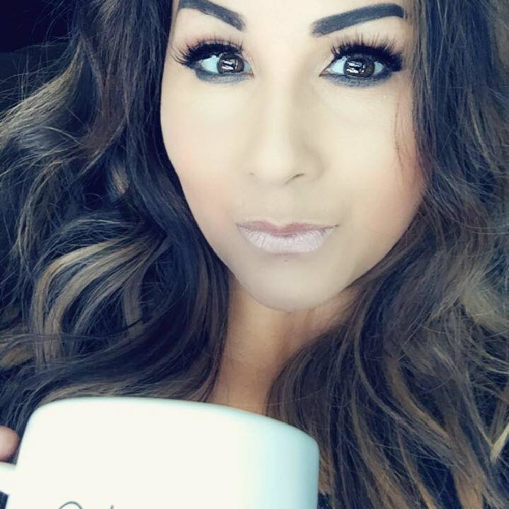 Meet your Posher, Mona